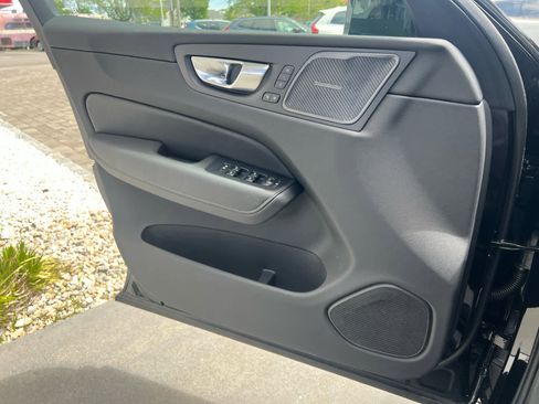 New 2025 Volvo XC60 B5 Ultra w/ Climate Package image 13