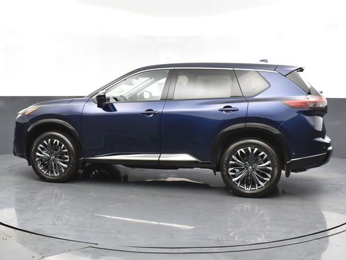 Used 2025 Nissan Rogue Platinum w/ Tech Package image 3