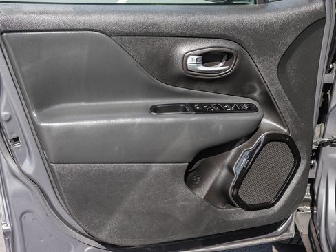Used 2022 Jeep Renegade Altitude AWD/4WD image 26