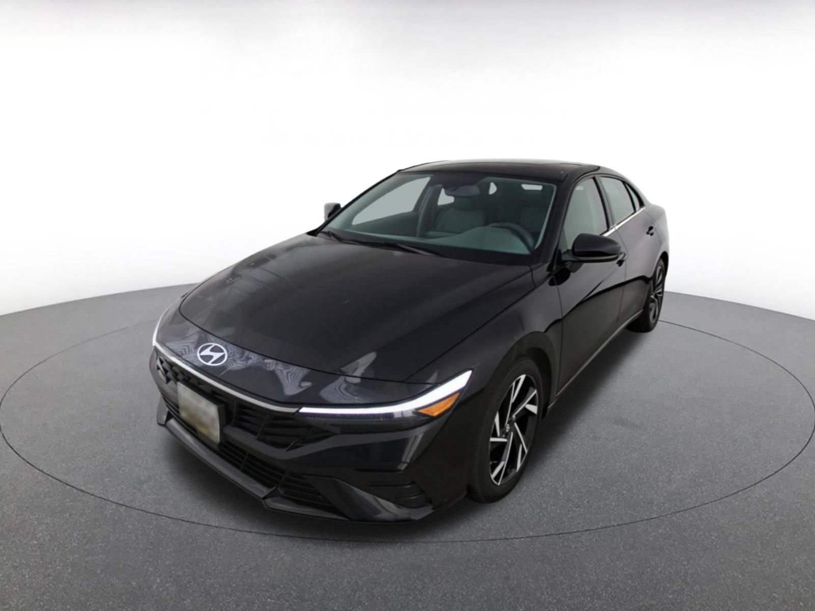 Used 2025 Hyundai Elantra Limited FWD image 3