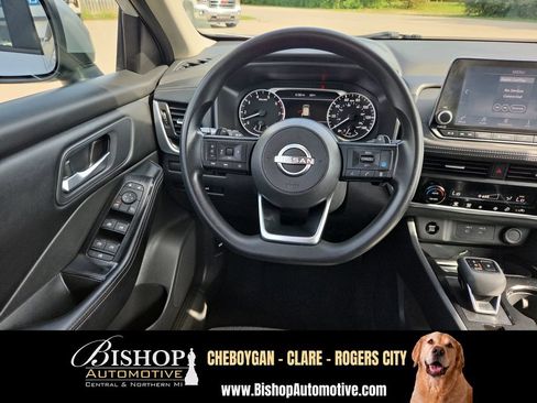 Used 2024 Nissan Rogue SV AWD/4WD image 17