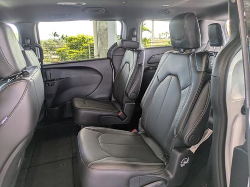 New 2026 Chrysler Pacifica Select image 15