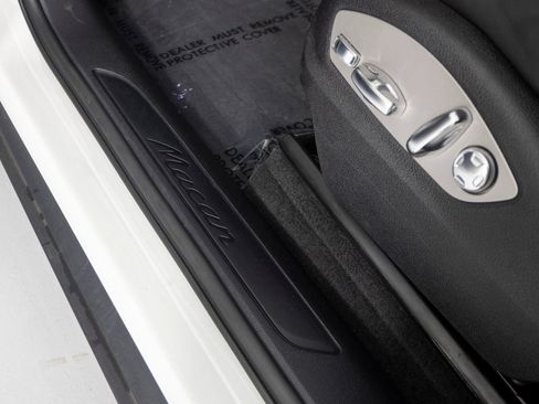 Certified 2024 Porsche Macan AWD/4WD image 22