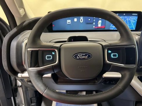 Used 2025 Ford Expedition Active AWD/4WD image 10