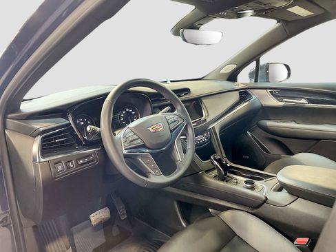Used 2025 Cadillac XT5 Premium Luxury w/ Technology Package AWD/4WD image 9