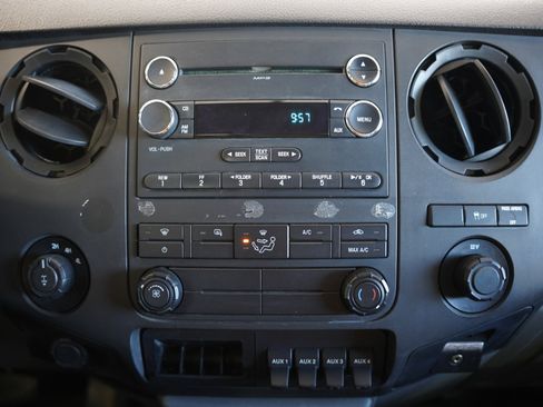 Used 2014 Ford F250 XL w/ Power Equipment Group image 18