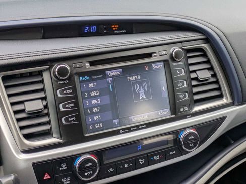 Used 2018 Toyota Highlander XLE image 31