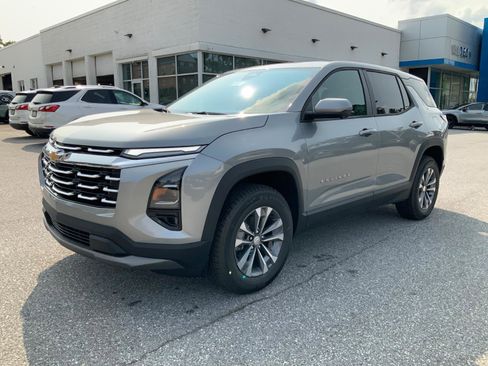 New 2026 Chevrolet Equinox LT w/ Convenience Package II image 3