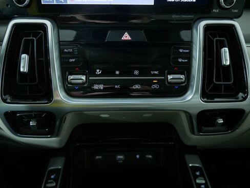 Certified 2023 Kia Sorento SX Prestige image 28