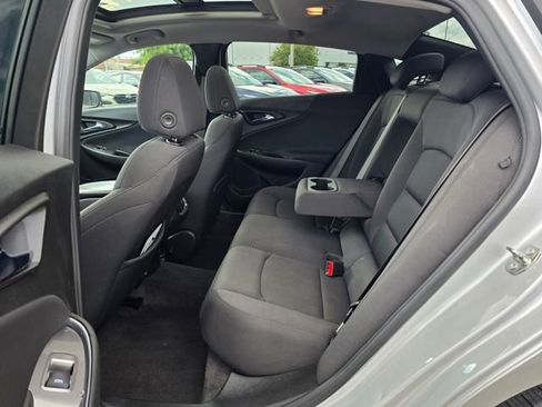 Used 2022 Chevrolet Malibu LT FWD image 17