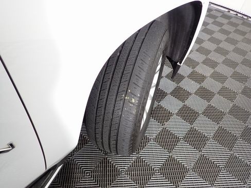 Used 2017 GMC Yukon SLT image 36