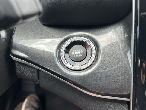 Used 2023 Jeep Grand Cherokee L Laredo image 15