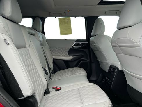 Used 2024 Mitsubishi Outlander SEL image 18