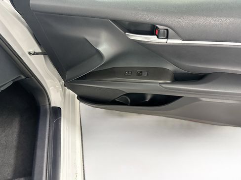 Used 2023 Toyota Camry SE image 30