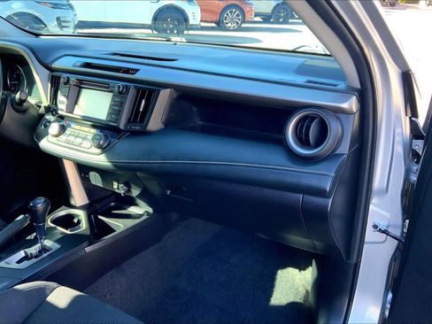 Used 2018 Toyota RAV4 XLE image 18