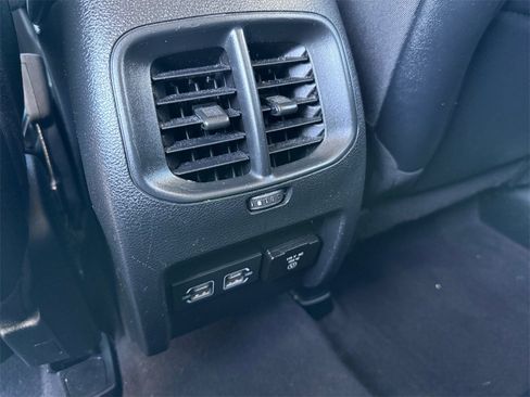 Used 2022 Jeep Cherokee Trailhawk image 11