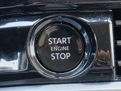 Used 2025 Nissan Pathfinder SL image 25