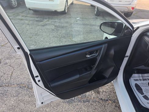 Used 2017 Toyota Corolla SE w/ Carpet Mat Package (TMS) FWD image 17