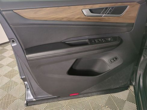 Used 2024 Volkswagen Atlas SE image 21