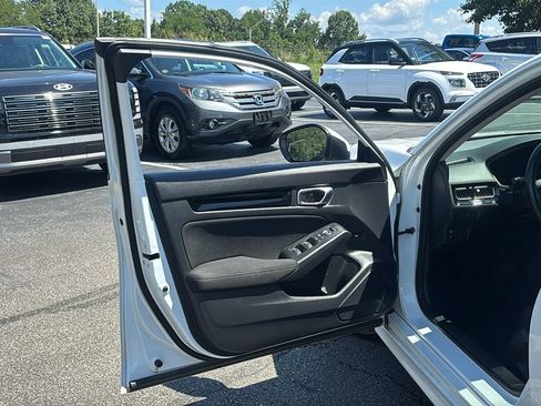 Used 2023 Honda Civic EX image 11