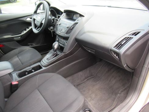 Used 2018 Ford Focus SE FWD image 11