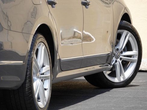 Used 2013 Volkswagen Passat TDI SEL Premium image 20