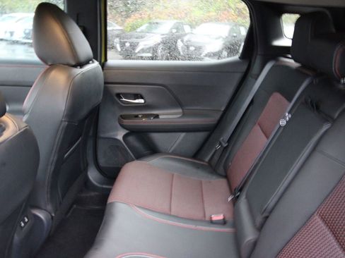 Used 2025 Nissan Kicks SR image 27