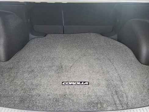 Used 2022 Toyota Corolla LE w/ Carpet Mat Package (TMS) image 26