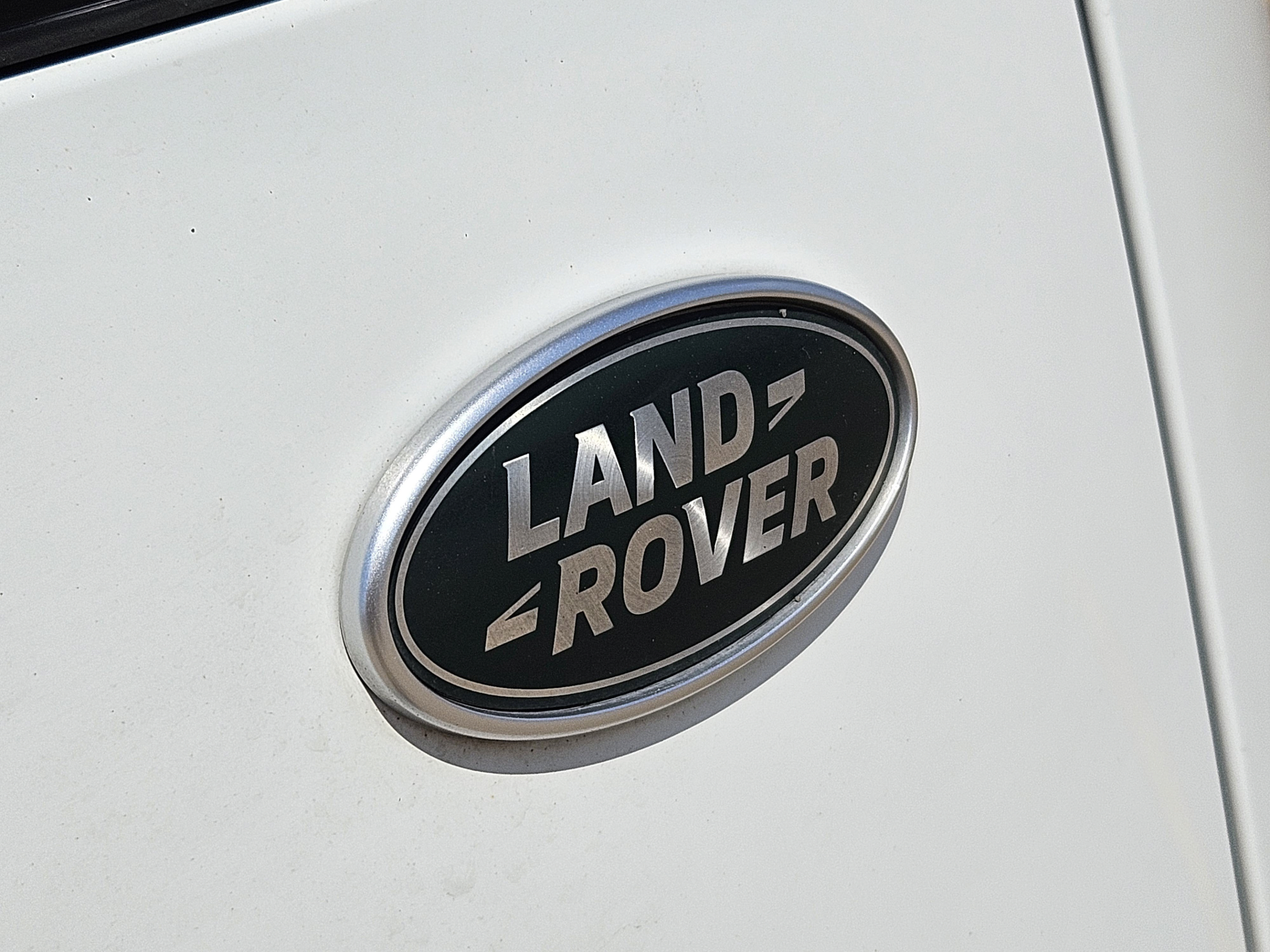 Used 2018 Land Rover Range Rover Velar R-Dynamic SE AWD/4WD image 27