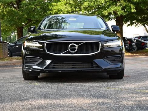 Used 2019 Volvo S60 T5 Momentum w/ Multimedia Package FWD image 2