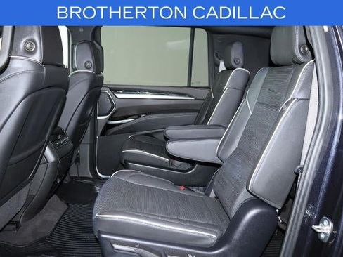 Certified 2025 Cadillac Escalade ESV Sport w/ LPO, ONYX Package AWD/4WD image 31