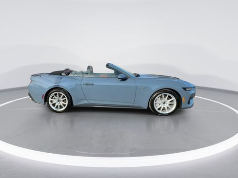 Used 2025 Ford Mustang GT Premium image 9