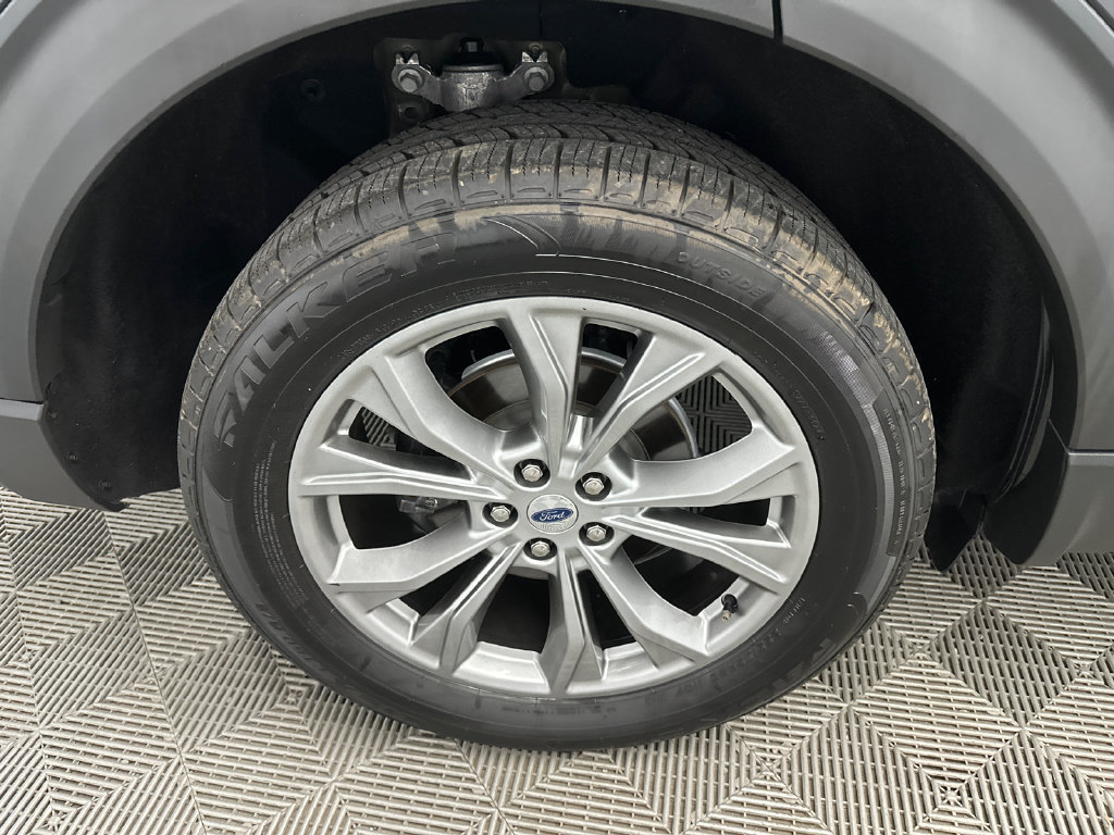 Used 2021 Ford Explorer Limited w/ Equipment Group 301A AWD/4WD image 19