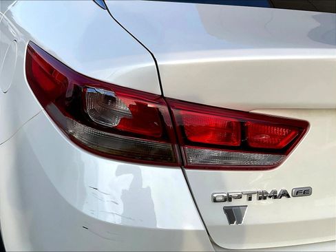 Used 2017 Kia Optima LX FWD image 22