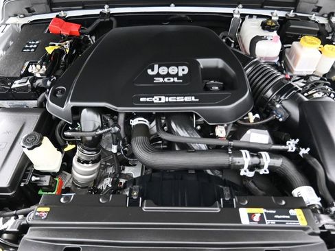 Used 2023 Jeep Gladiator Sport image 11