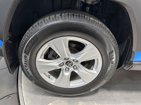 Used 2019 Toyota RAV4 XLE w/ Convenience Package AWD/4WD image 11