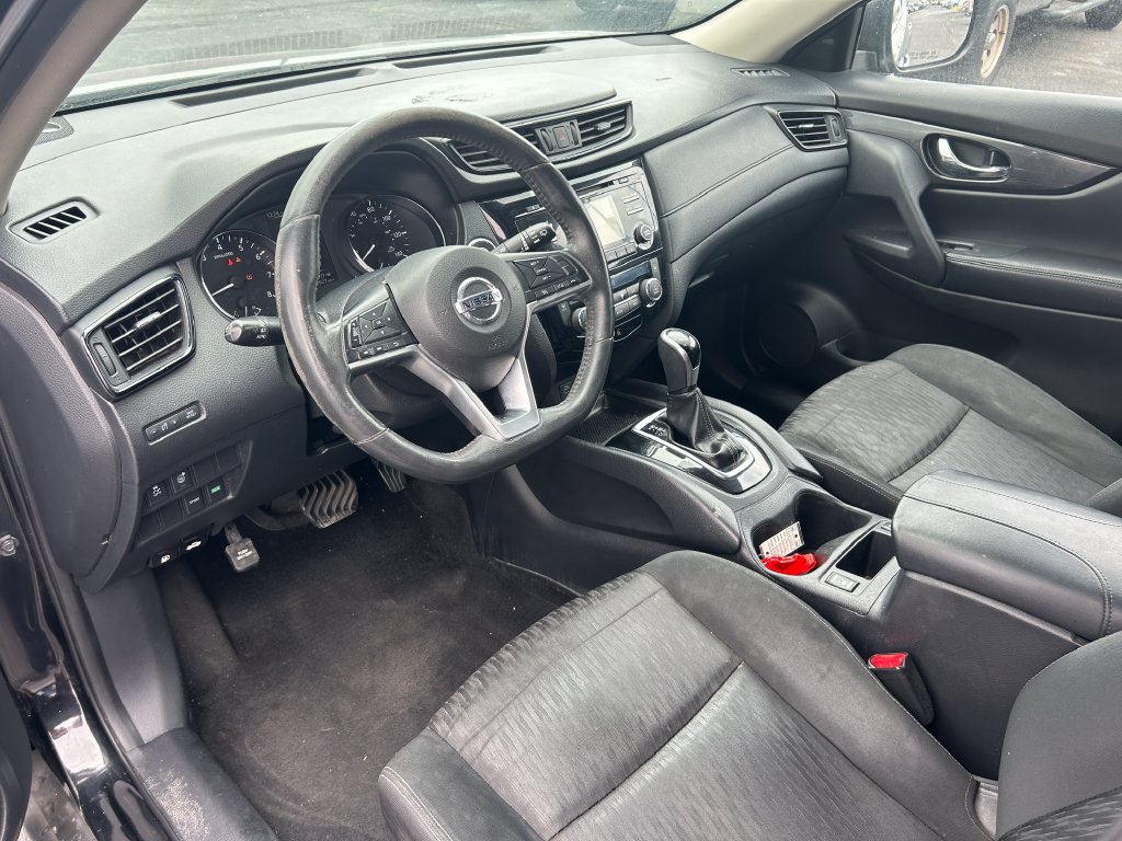 Used 2017 Nissan Rogue SV FWD image 26