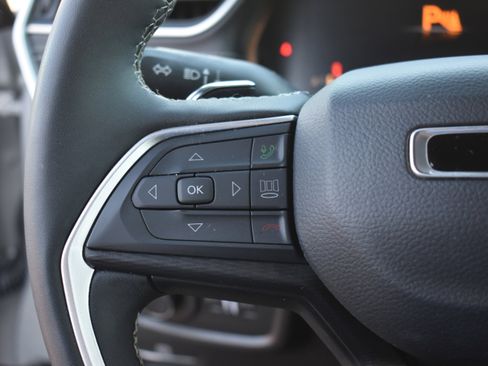 Used 2024 Jeep Grand Cherokee L Laredo w/ Luxury Tech Group I AWD/4WD image 15