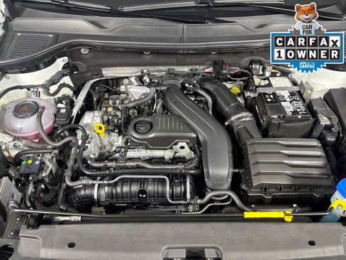 Used 2025 Volkswagen Taos SE image 23