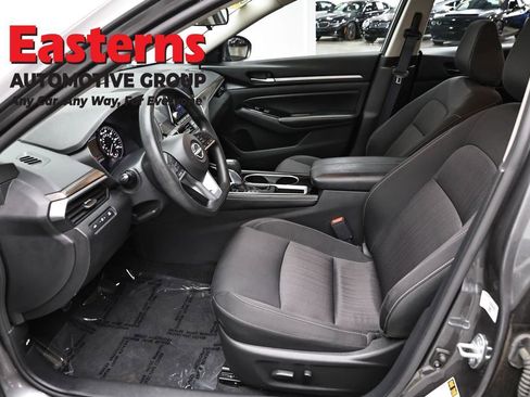 Used 2023 Nissan Altima 2.5 SV FWD image 14
