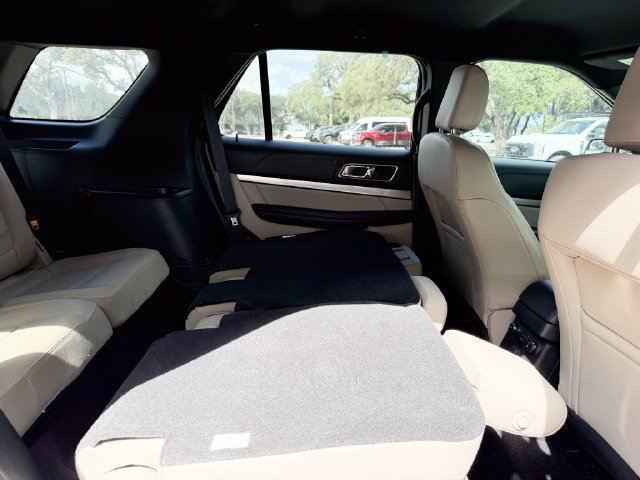 Used 2018 Ford Explorer XLT w/ Equipment Group 202A FWD image 18