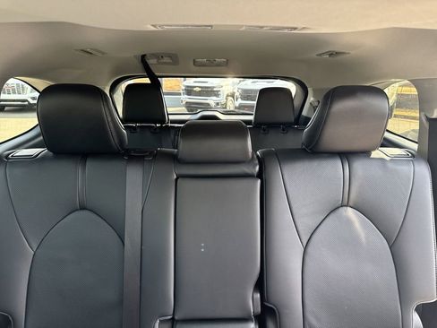 Used 2021 Toyota Highlander Limited image 18