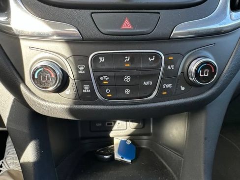 Used 2020 Chevrolet Equinox LT FWD image 17