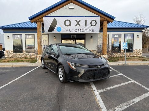 Used 2021 Toyota Corolla LE image 1