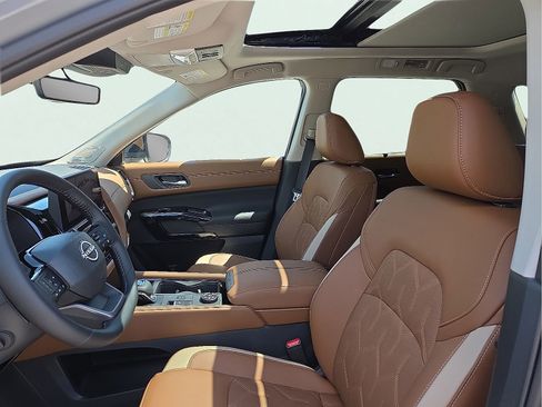 New 2026 Nissan Pathfinder Platinum AWD/4WD image 14
