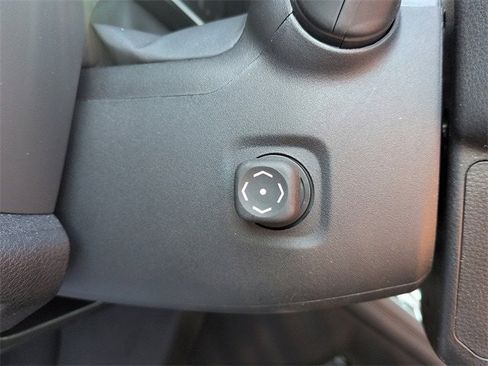 Used 2025 Toyota Sienna Platinum image 18