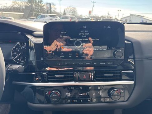 Used 2025 Nissan Pathfinder SL w/ Cargo Package image 34