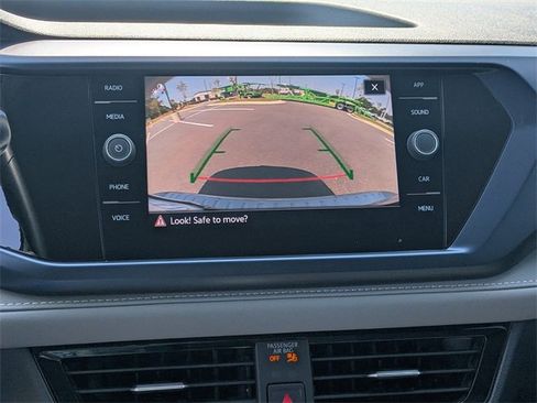 Used 2024 Volkswagen Taos SE image 21