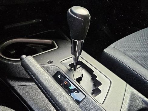 Used 2018 Toyota RAV4 LE image 12