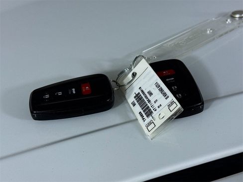 Certified 2022 Toyota Camry SE image 32